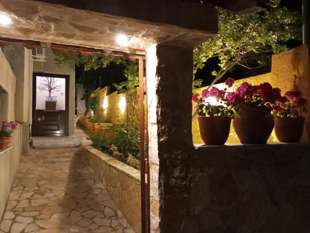 Xenonas Κithαiron Vília Exterior foto