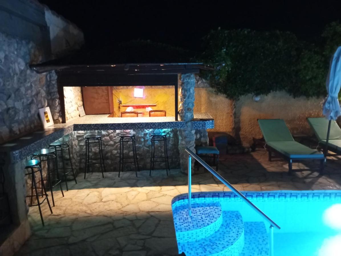 Xenonas Κithαiron Vília Exterior foto